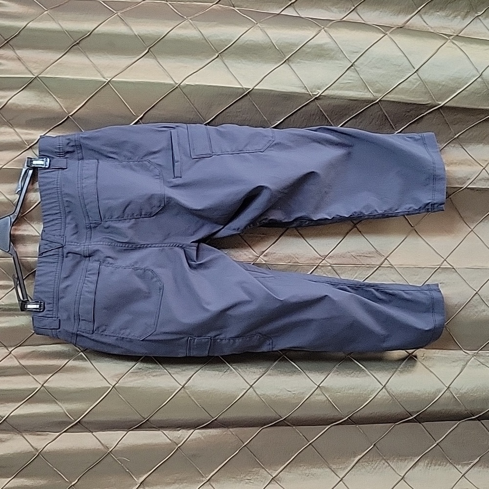 EUC- Duluth Trading ‘Dry on the Fly’ Cargo Hiking/Outdoor Capri Pants - Picture 6 of 11